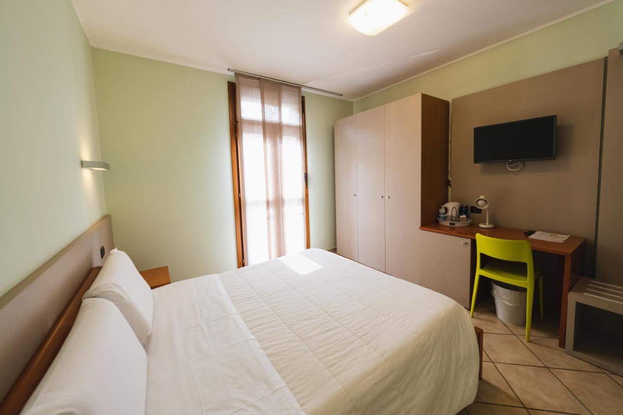 Parini Hotel Bosisio Parini Zewnętrze zdjęcie